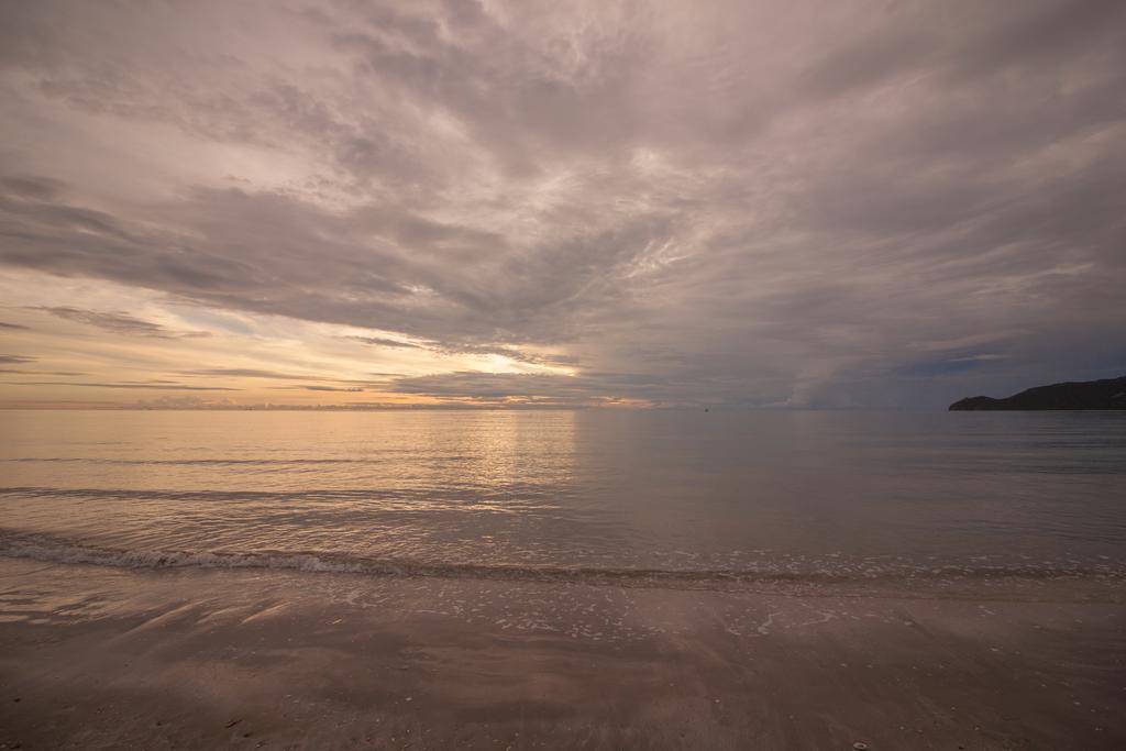 The Privacy Beach Resort & Spa Szamroijot Kültér fotó